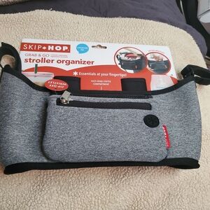 NWT Skip Hop Heather Gray Stroller Organizer with Front Zip Pocket